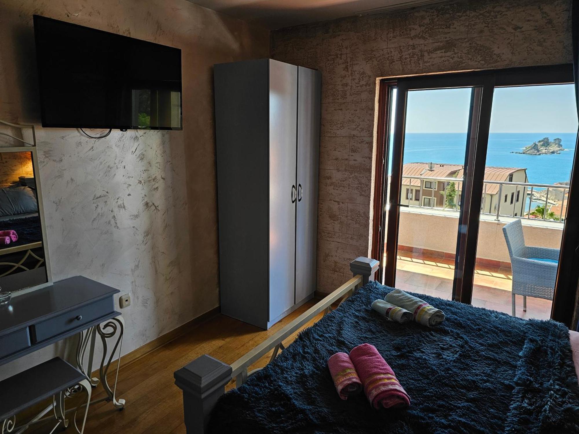 Medin Apartments Bluvista Petrovac Bagian luar foto